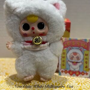 NEW BILLIONAIRE WHITE CAT WITH BIB BELL COLLAR & MOVING EYES